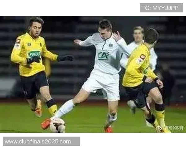 埃因霍温与坎布尔激战正酣赛况分析与精彩瞬间回顾